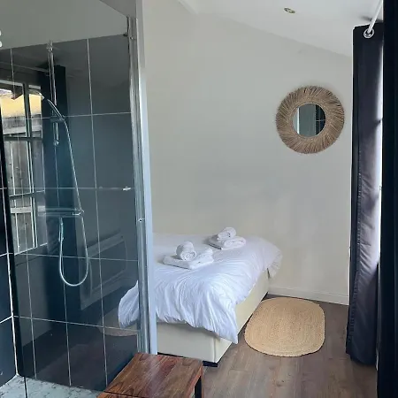 Charmante Maisonnette En Tuffeau A Deux Pas De La Loire, Centre Avec Parking Gratuit *