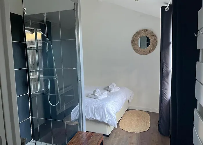 Charmante Maisonnette En Tuffeau A Deux Pas De La Loire, Centre Avec Parking Gratuit *